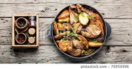 Roast chicken leg with potatoes on iron cast pan Roast chicken leg with potatoes on iron cast pan 78958896