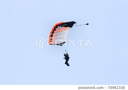 Dance like a butterfly to the sky ... A dream walk in the air ♪ Sky sports male "Skydiving" Dance like a butterfly to the sky ... A dream walk in the air ♪ Sky sports male "Skydiving" 78962108