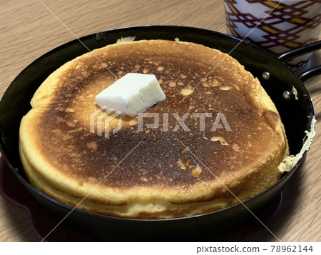 Skillet cooking 78962144