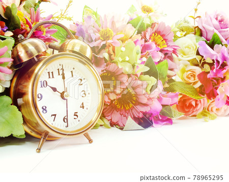 alarm clock and artificial flowers bouquet with filter color 78965295