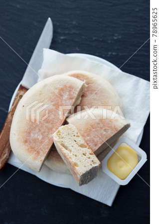 typical portuguese bread of Madeira Bolo do caco 78965625