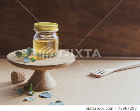 Honey, honey and beehive honey dipper in a glass jar 78967208