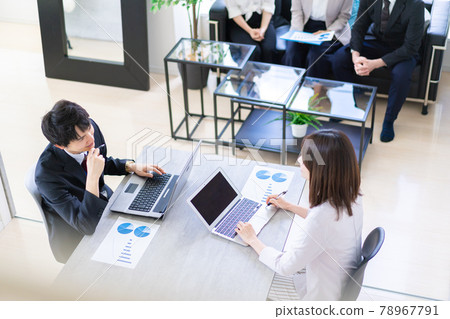 Business person having a meeting in a bright office 78967791
