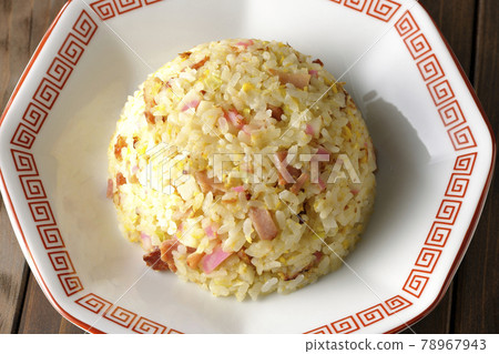 A bird's-eye view of a single item, Gomoku fried rice, containing various ingredients such as Narutomaki and char siu. 78967943