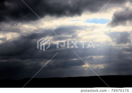 Twilight ray (angel ladder) Twilight ray (angel ladder) 78970178