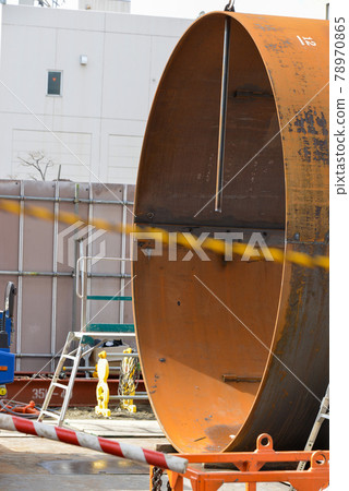 扭曲的護欄 78970865