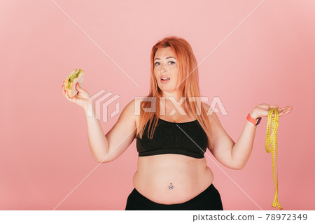 Confused woman with plus size body wearing sporty outfit 78972349