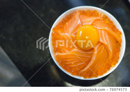 Salmon ikura donburi with salmon roe and egg yolk 78974573