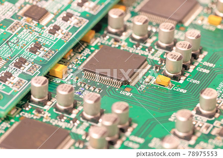 Separate substrate with square semiconductors and diodes lined up 78975553