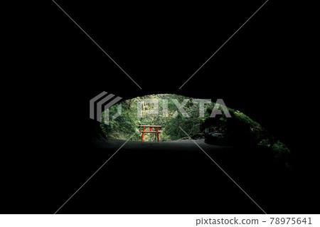 Mizonokuchi cave visible at the end of the cave 78975641