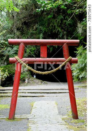 Mizonokuchi cave seen from the front Mizonokuchi cave seen from the front 78975643