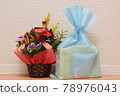 Christmas gifts and flowers for Christmas decorations 78976043