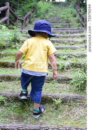 Children climbing the stairs on the mountain road Children climbing the stairs on the mountain road 78976044