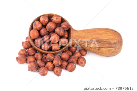Pile of brown chickpeas in wooden spoon, isolated on white background. Brown chickpea. Garbanzo, bengal gram or chick pea bean. Pile of brown chickpeas in wooden spoon, isolated on white background. Brown chickpea. Garbanzo, bengal gram or chick pea bean. 78976612