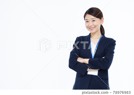 A business woman in her thirties thinking with her arms folded 78976983