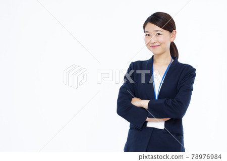 A business woman in her thirties thinking with her arms folded 78976984