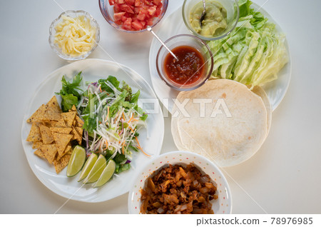 Mexican food classic tacos 78976985