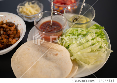 Mexican food classic tacos 78977131