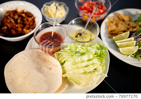 Mexican food classic tacos 78977170