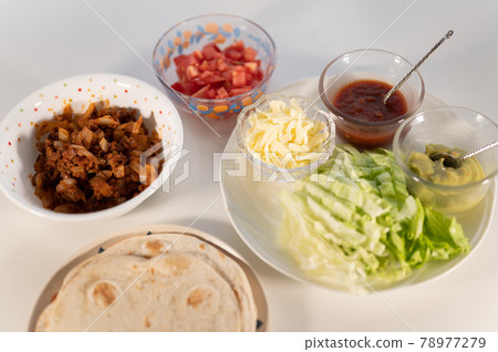 Mexican food classic tacos 78977279