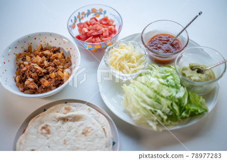Mexican food classic tacos 78977283