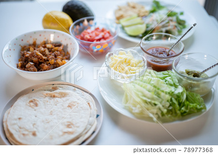 Mexican food classic tacos 78977368