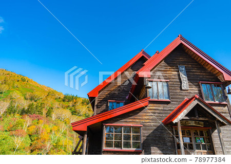 Autumn Tsugaike Natural Garden Former Tsugaike Hutte and Blue Sky [Nagano Prefecture] 78977384