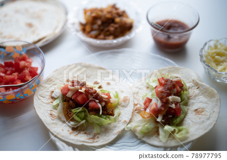 Mexican food classic tacos 78977795