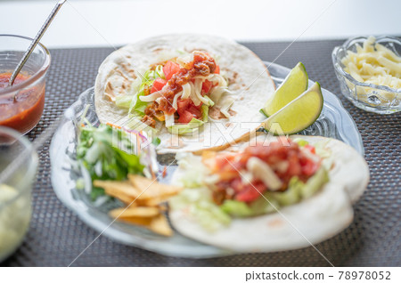 Mexican food classic tacos 78978052