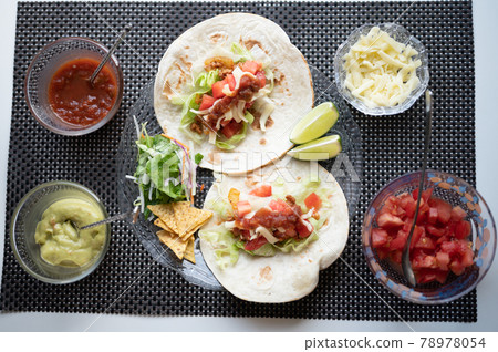 Mexican food classic tacos 78978054