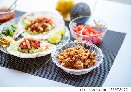 Mexican food classic tacos 78978472