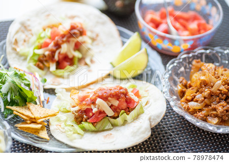 Mexican food classic tacos 78978474