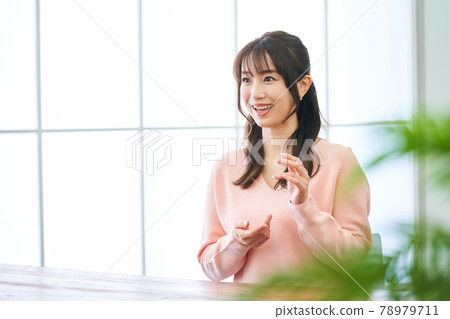 少婦家庭客廳辦公室辦公室 78979711