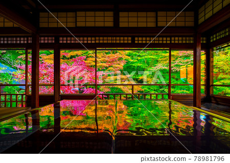 秋葉與琉璃光院的倒影 秋葉與琉璃光院的倒影 78981796