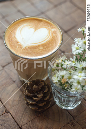 The hot latte art coffee The hot latte art coffee 78984686