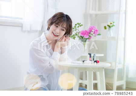 女性肖像女性穿著配件 女性肖像女性穿著配件 78985243