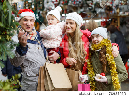 Parents and daughters at Christmas fair Parents and daughters at Christmas fair 78985613