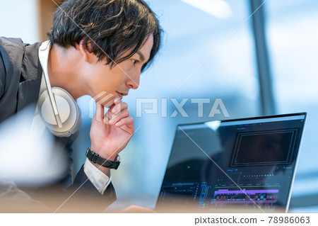 Video / Video Creator Male Laptop Video Production Video / Video Creator Male Laptop Video Production 78986063