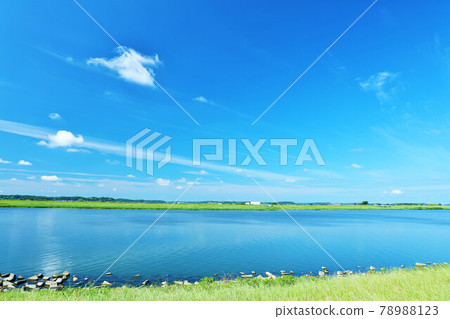 Chiba Prefecture Tone River in a refreshing blue sky Chiba Prefecture Tone River in a refreshing blue sky 78988123