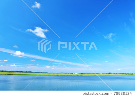 Chiba Prefecture Tone River in a refreshing blue sky 78988124
