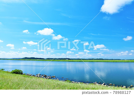Chiba Prefecture Tone River in a refreshing blue sky Chiba Prefecture Tone River in a refreshing blue sky 78988127