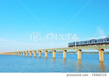 Ibaraki Prefecture Train running on the Kitaura Bridge in the blue sky 78988139