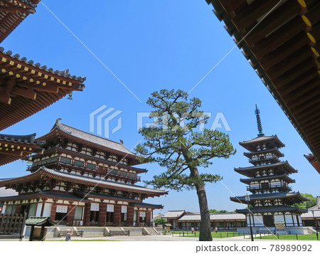 奈良古城世界遺產藥師寺與完全拆除修復後的東塔 奈良古城世界遺產藥師寺與完全拆除修復後的東塔 78989092
