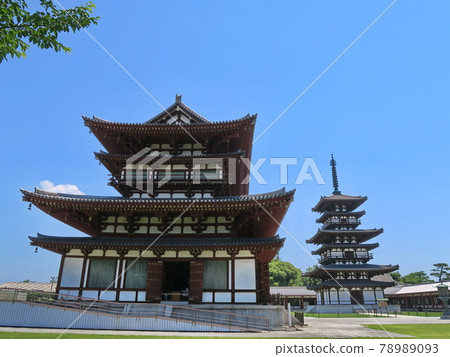奈良古城世界遺產藥師寺與完全拆除修復後的東塔 78989093