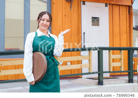 Cafe / restaurant / coffee shop / restaurant staff Cafe / restaurant / coffee shop / restaurant staff 78990346