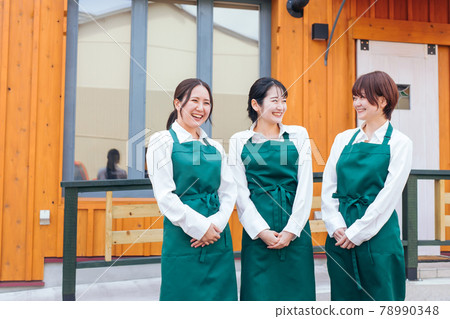 咖啡館、餐廳、咖啡店、餐廳、雜貨店等的店員。 78990348