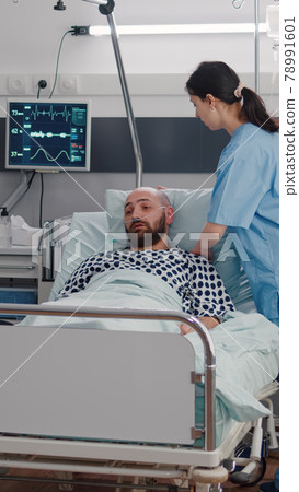 Afro american practitioner discussing sickness symptom with sick man writing medical expertise 78991601