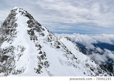從西穗高嶽山脊看北阿爾卑斯山脈 從西穗高嶽山脊看北阿爾卑斯山脈 78992285