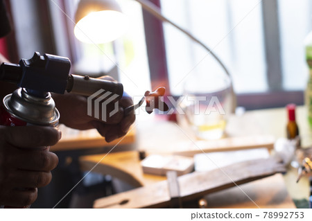 金屬雕刻、金屬加工車間、工藝、工藝、剃須、裝飾工具、手體零件、鑿子 78992753