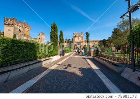 Medieval Scaligero Castle and Fortified Walls - Lazise village Lake Garda Verona Italy Medieval Scaligero Castle and Fortified Walls - Lazise village Lake Garda Verona Italy 78993178